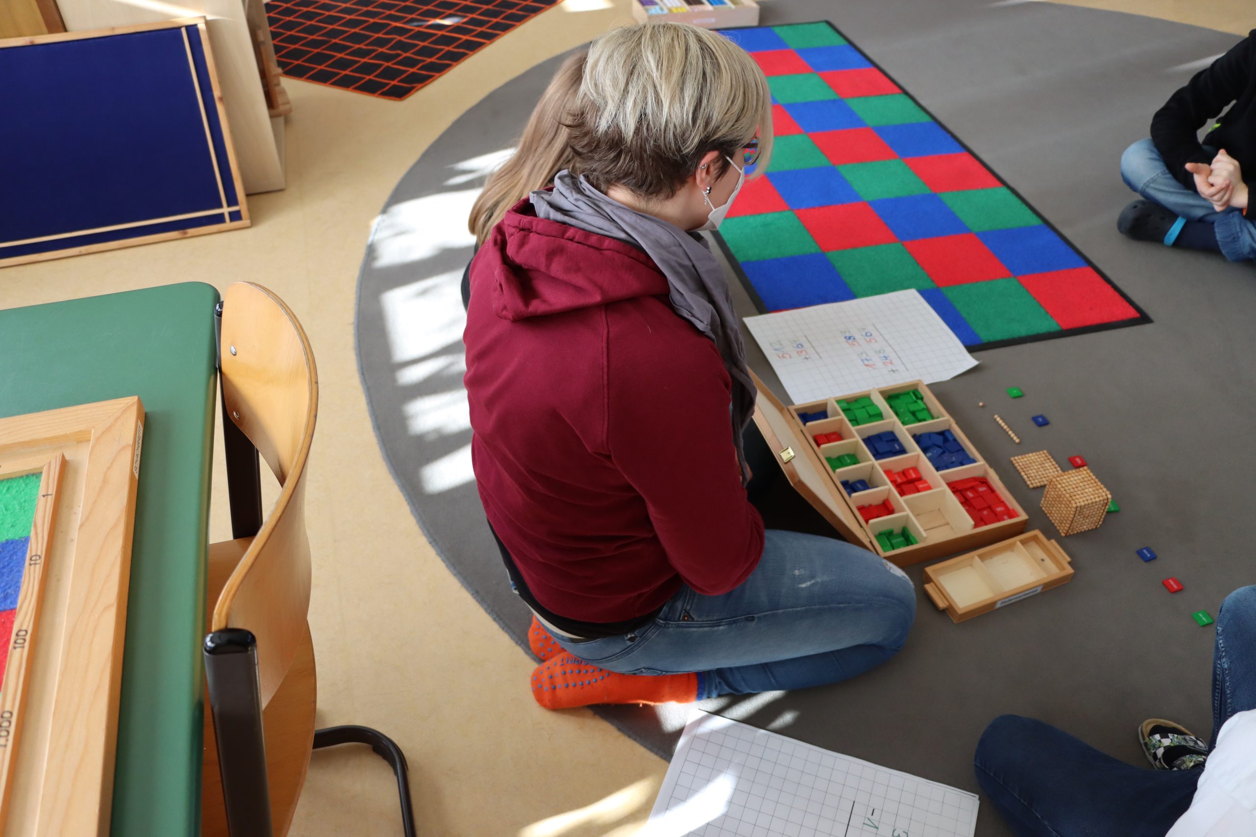 Rechnen am Schachbrett - Montessori kennenlernen - Lernwerkstatt